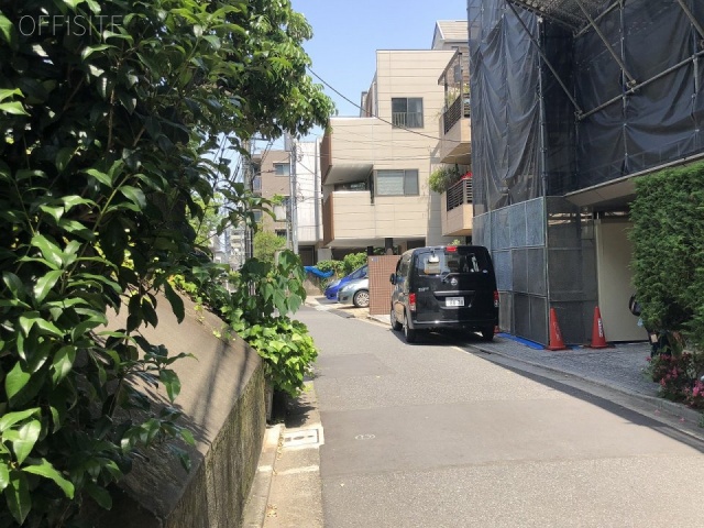 ザ・テラス ビル前面道路