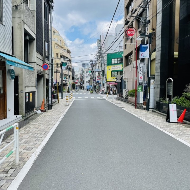 千駄ヶ谷尾澤ビル ビル前面道路