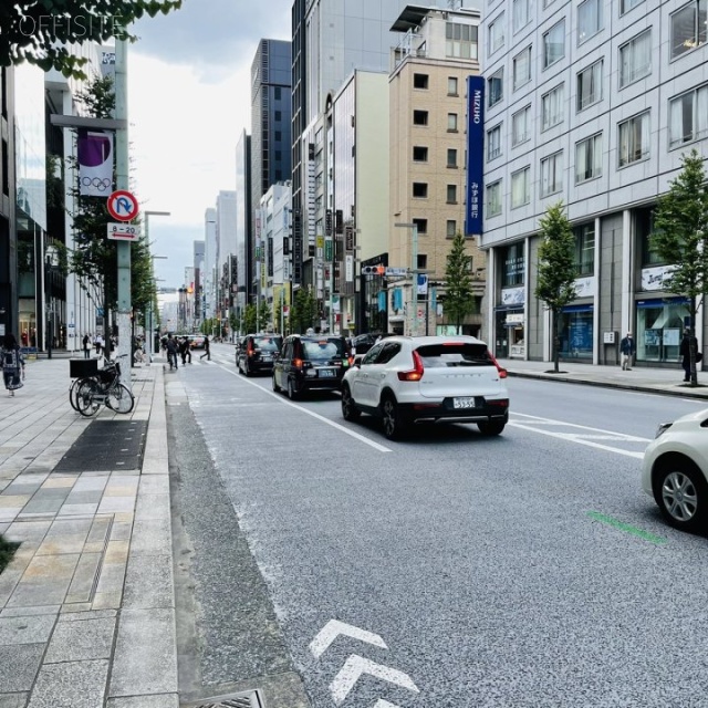 伊勢伊ビル ビル前面道路