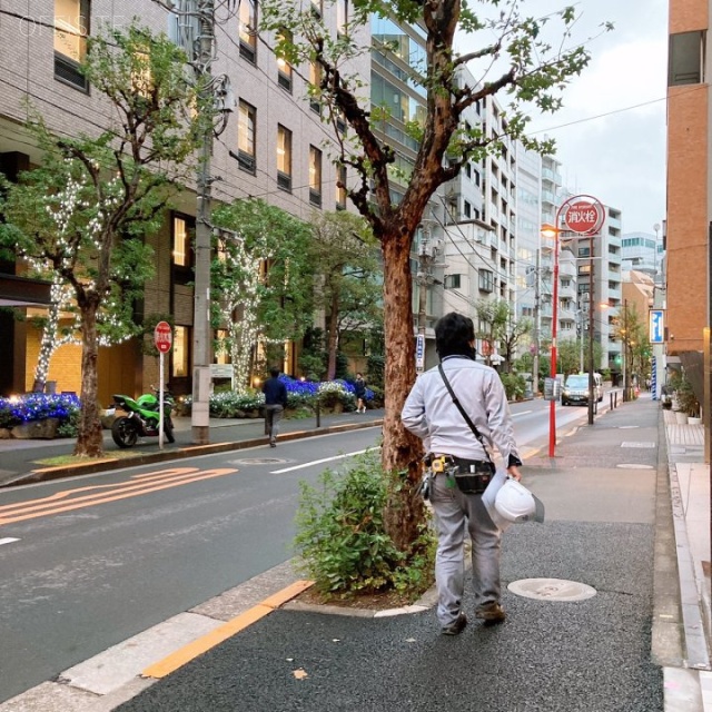 麹町駅前ヒルトップ　ビル前面道路