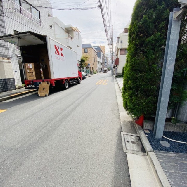 ARTEMIS MINAMI AZABU ビル前面道路