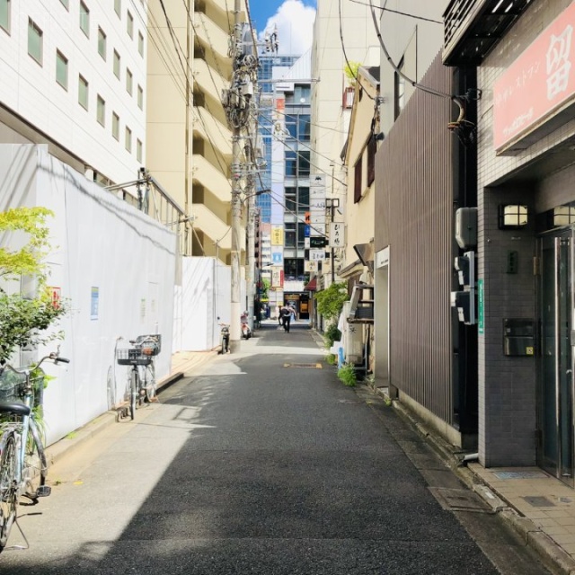 加藤ビル ビル前面道路
