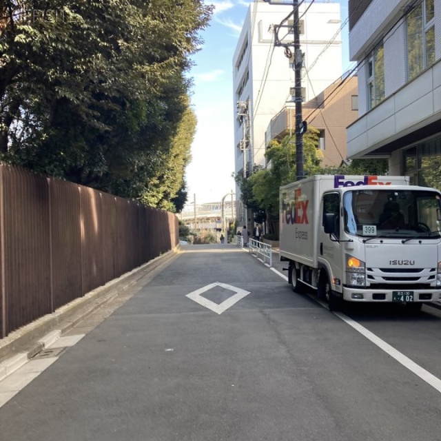 コートリィ ビル前面道路