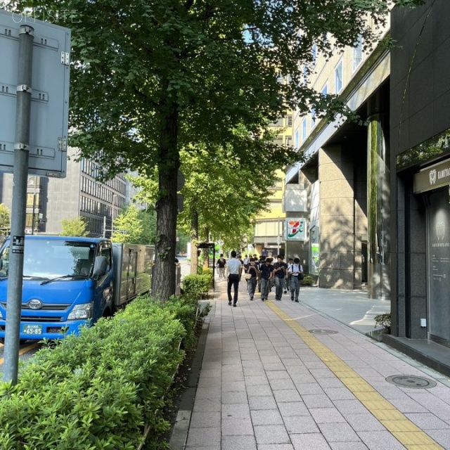 白井ビル 前面歩道