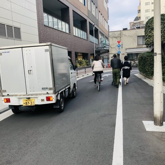 互恵板橋ハイム ビル前面道路