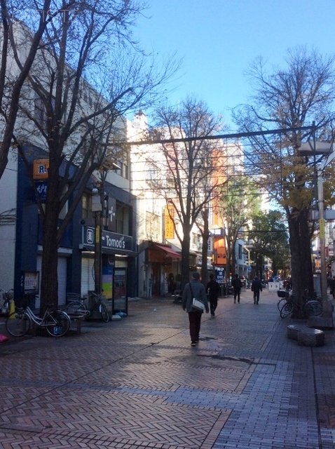 松村イセザキビル ビル周辺道路