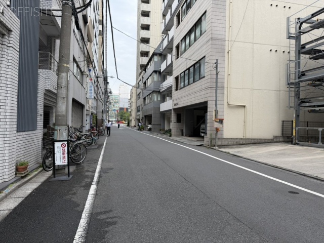 レジェンド岩本町A館　前面道路