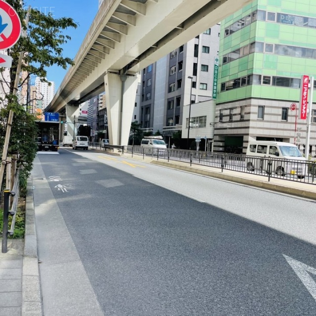 横山ビル ビル前面道路