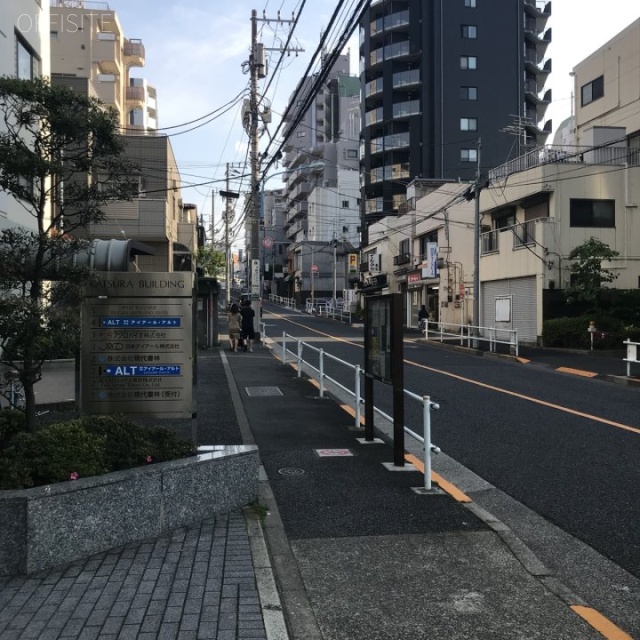 桂ビル ビル前面道路