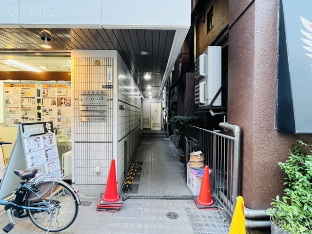 ツボヤビル　エントランス