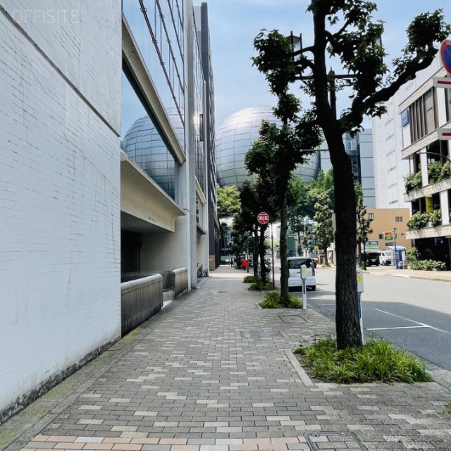 栄二丁目二葉ビル本館 前面歩道