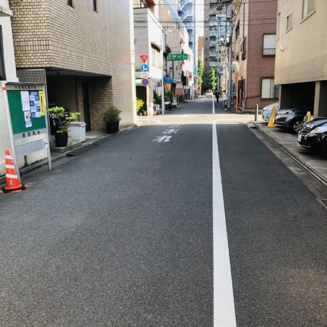 猿若太田ビル ビル前面道路