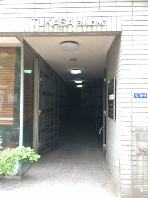 司ビル エントランス