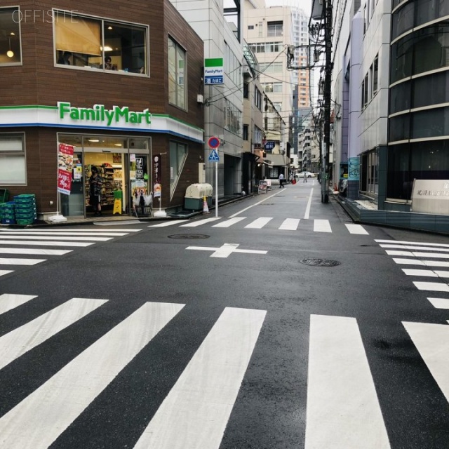 カケイビル青山 ビル前面道路