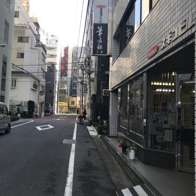 スギコビル 3階 33.91坪　ビル前面道路