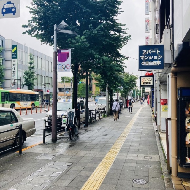 島幸ビル ビル前面道路