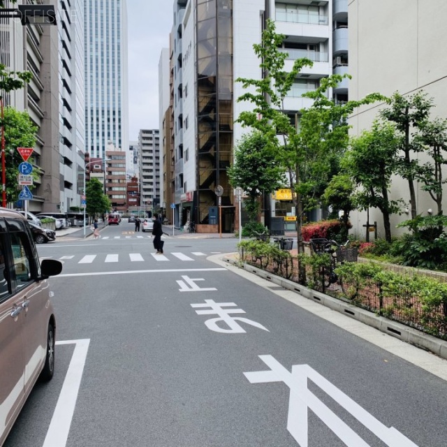 築地NYビル ビル前面道路