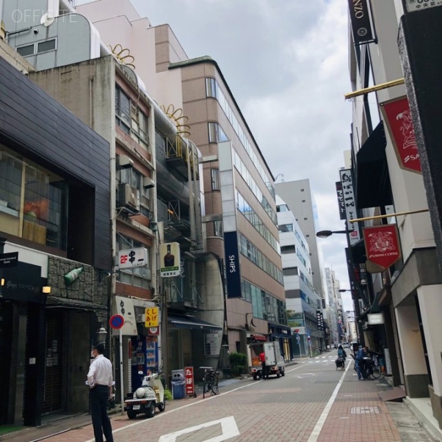 銀座オプティカビル ビル前面道路