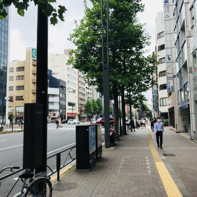 ミカドビル ビル前面道路