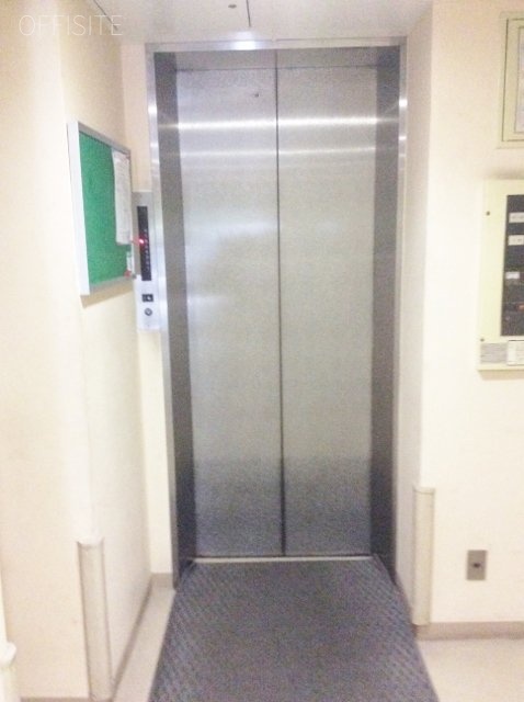 ルート西新橋ビル エレベーター