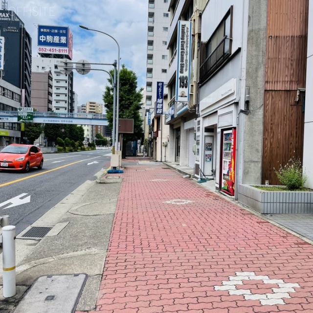 オイセタウンビル 前面歩道