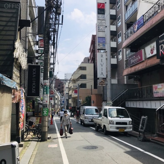 高円寺Jビル ビル前面道路