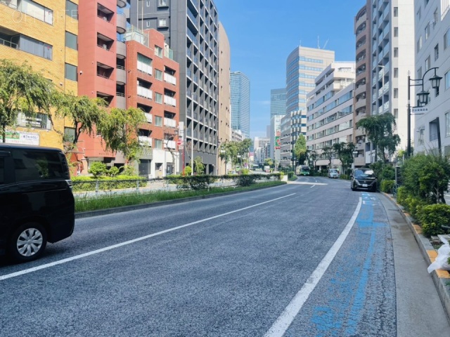 シャトレー渋谷　前面に明治通り