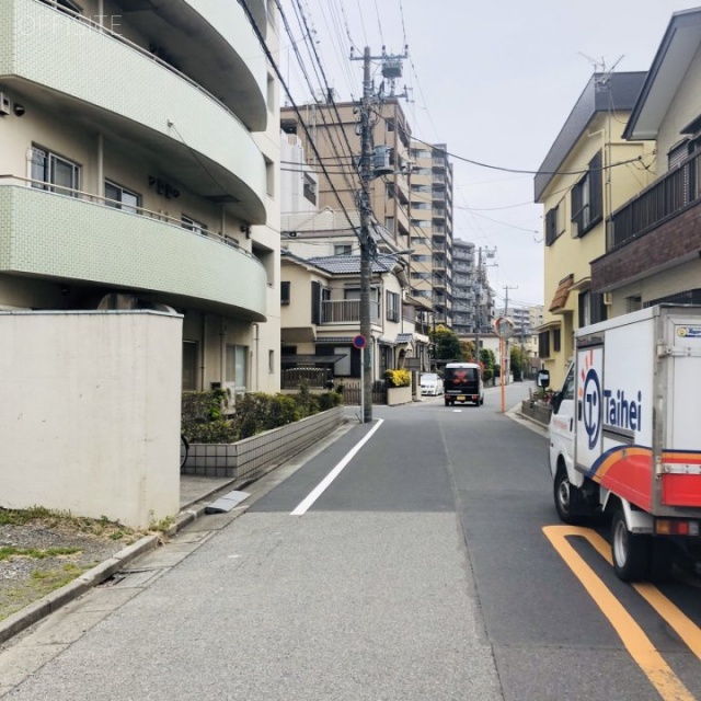 クローバーメディカルビル ビル前面道路