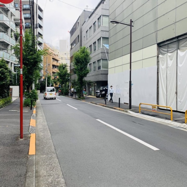 番町YMビル ビル前面道路