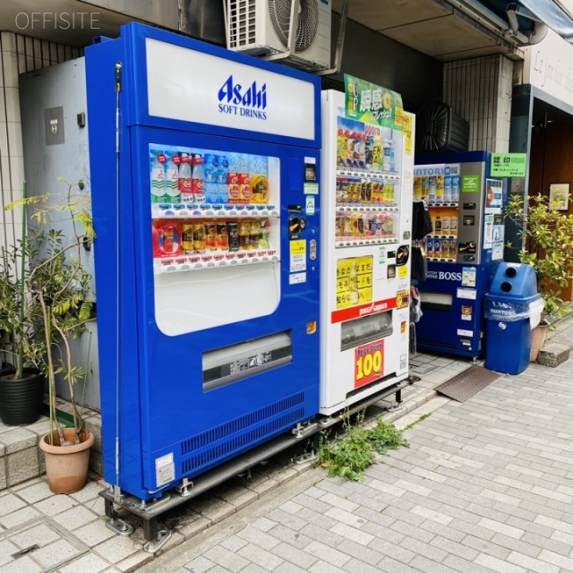 銀座山本ビル ビル前の自動販売機