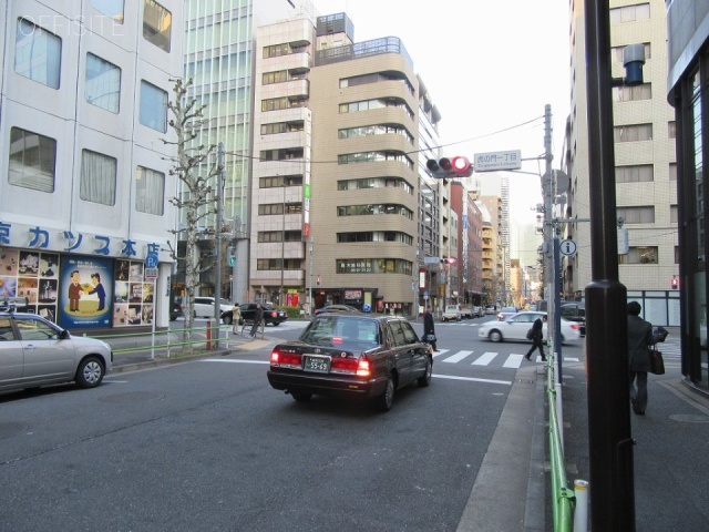 虎ノ門窪田園ビル ビル前面道路