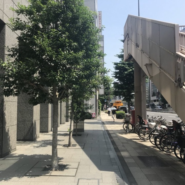 住友不動産芝ビル4号館 ビル前面道路