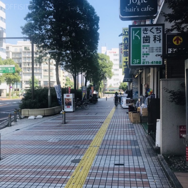 朝日生命川崎ビル ビル前面道路