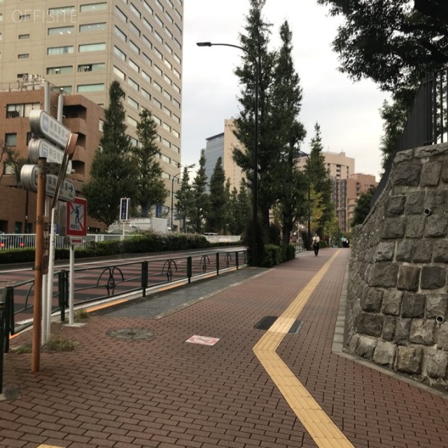 PMO御茶ノ水 ビル前面道路