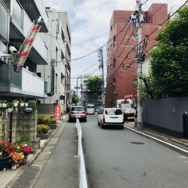 峰村ビル ビル前面道路