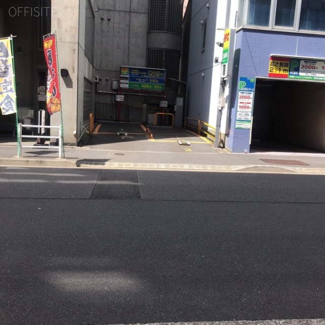 KUS日本橋小伝馬町 ビル前面道路