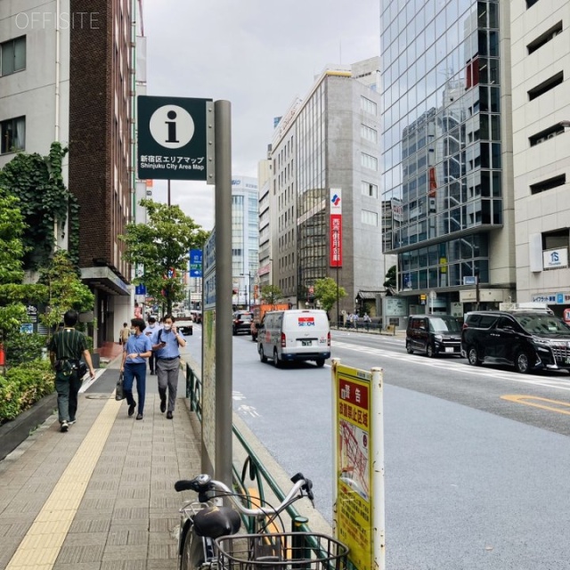 新四curumuビル ビル前面道路