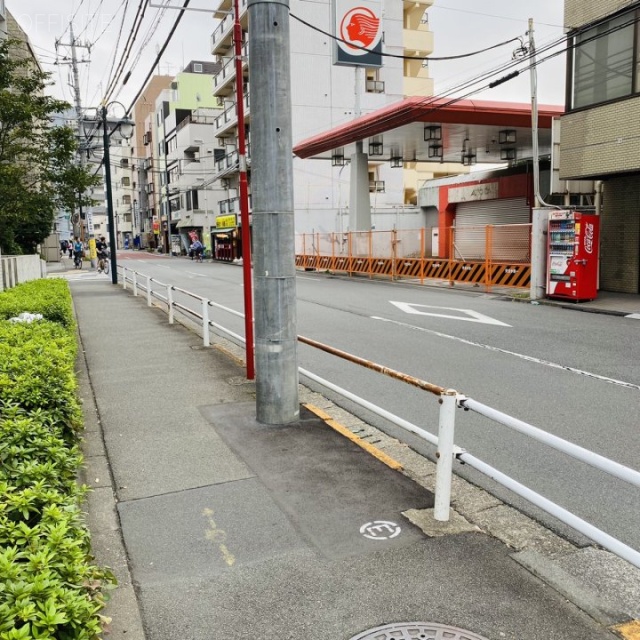 白馬ビル ビル前面道路