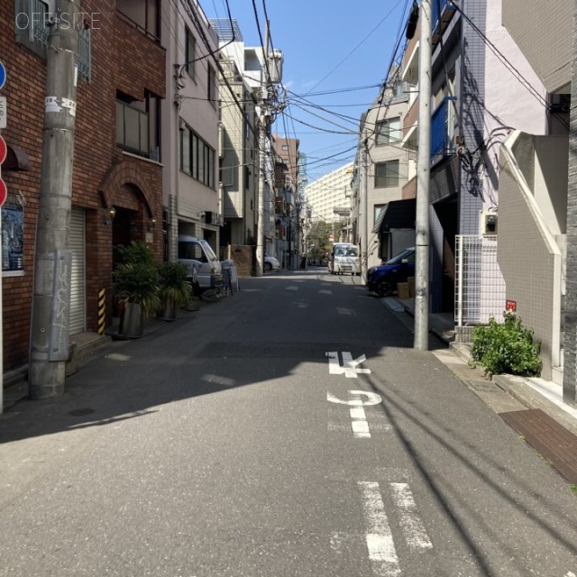 エビスアワヤビル　ビル前面道路