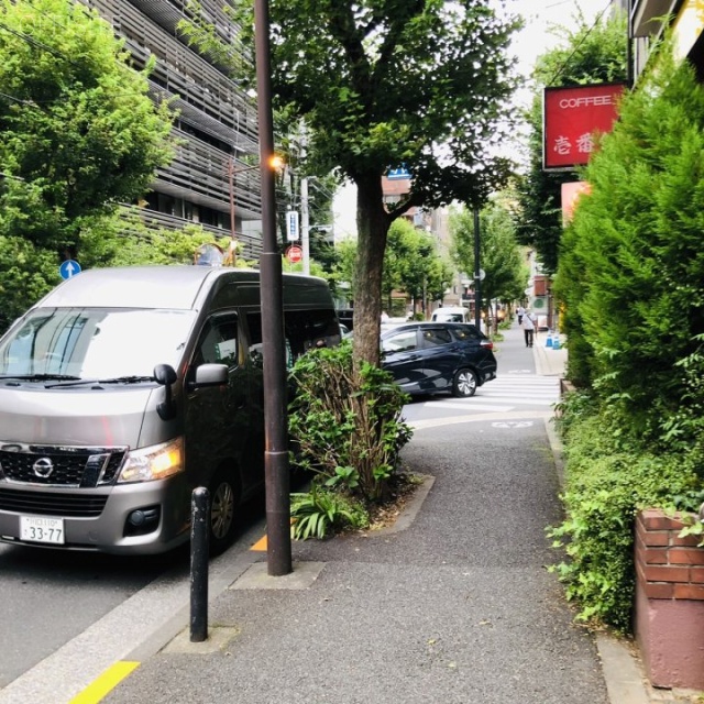 一番町コート ビル前面道路