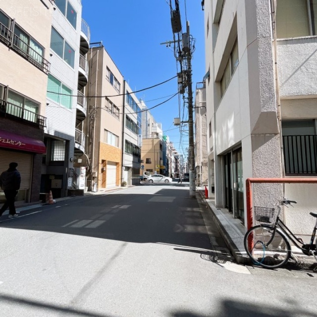 ワンルーフレジデンス上野御徒町 前面道路