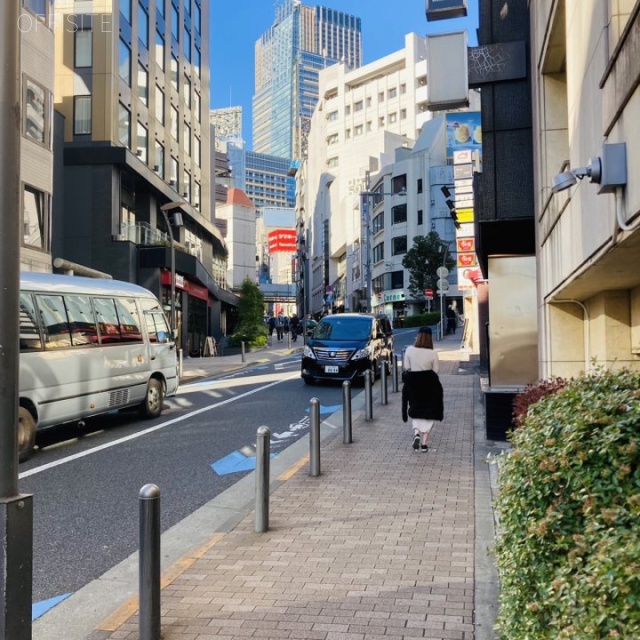 六本木イグノポール ビル前面道路