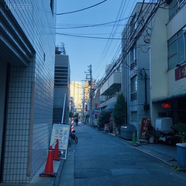 信栄ビル 前面道路
