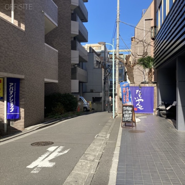 VORT渋谷神泉 ビル前面道路