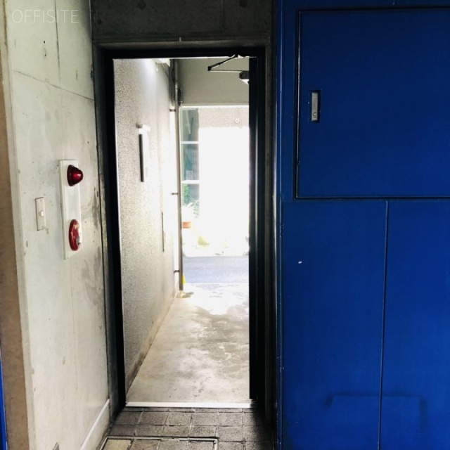 新宿F2ビル エントランス