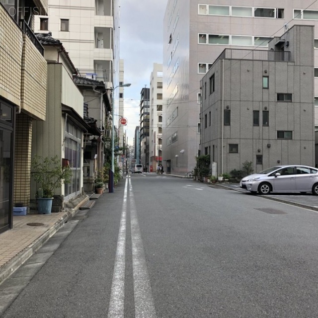 石田ビル ビル前面道路