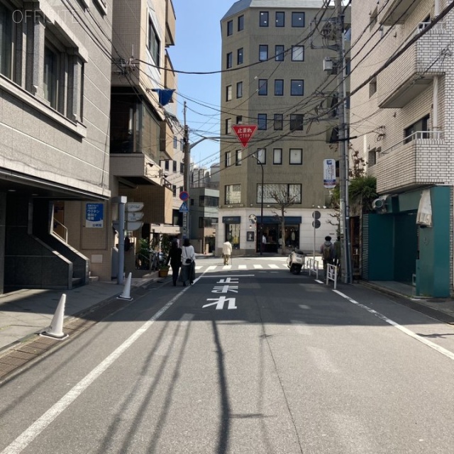 モワビル ビル前面道路