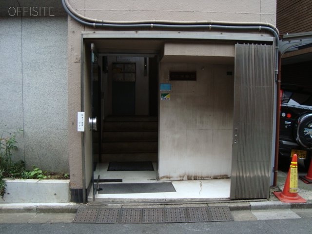 洋装社ビル エントランス