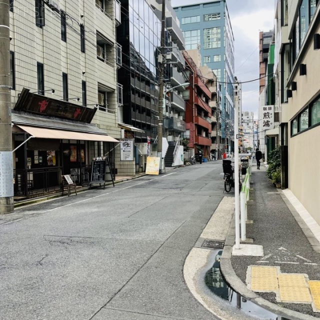 アルファエイチビル ビル前面道路