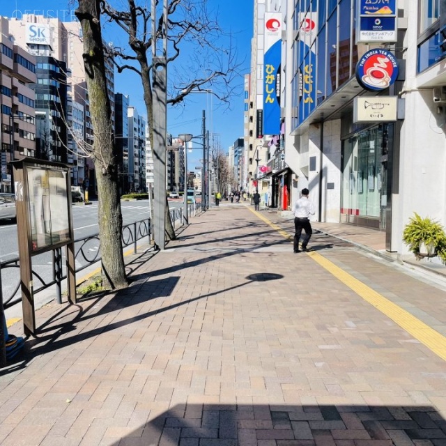 佐伯千成ビル 前面歩道